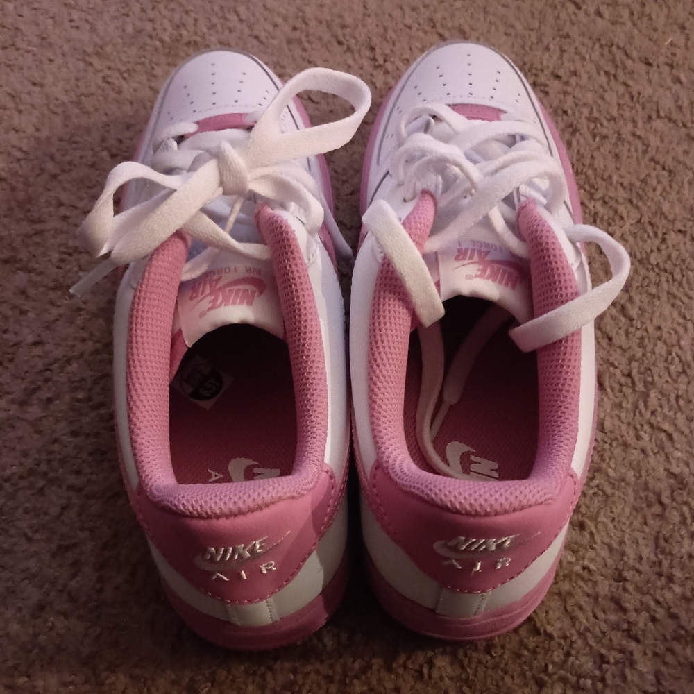 Nike Air Force 1 Low White Pink Sneakers BRAND NEW WITH BOX NO LID - Picture 4 of 7